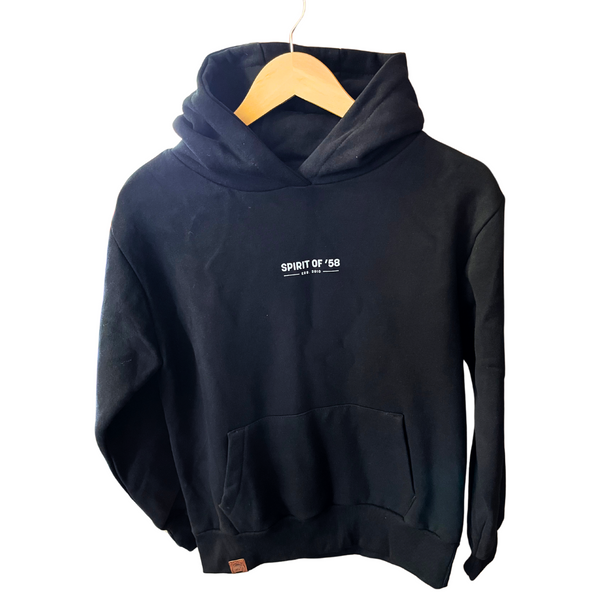 Siwmper Hwdi Du SO58 gyda Spirit of 58