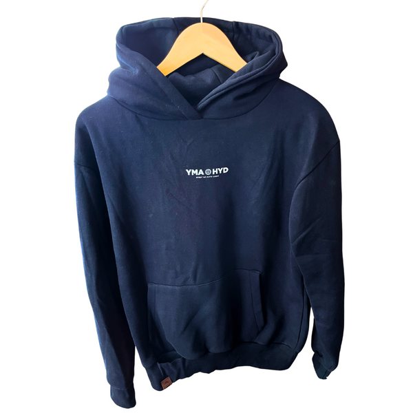 Siwmper Hwdi Glas Tywyll SO58 gyda Yma o Hyd