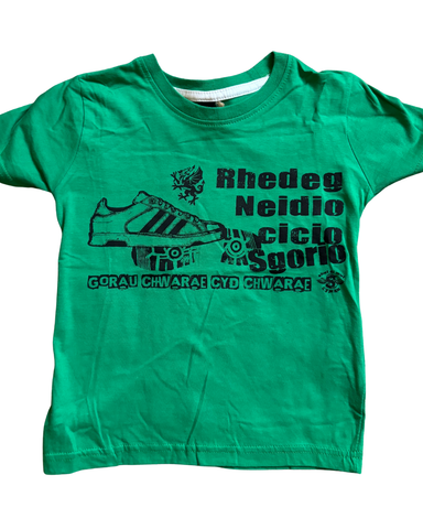 Child's Green T-Shirt - Rhedeg, Neidio, Cicio, Sgorio - Shwl Di Mwl