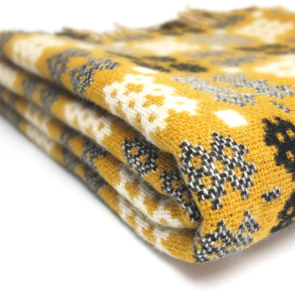Gold Welsh Tapestry Throw - Brynteg – Cadwyn Cyf