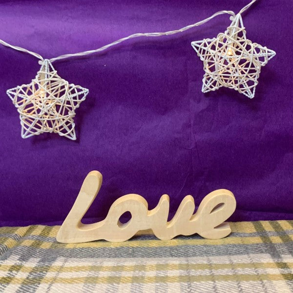 Love - Gair mewn Pren