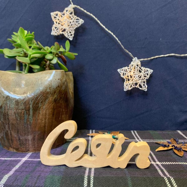 Cegin - Gair mewn Pren