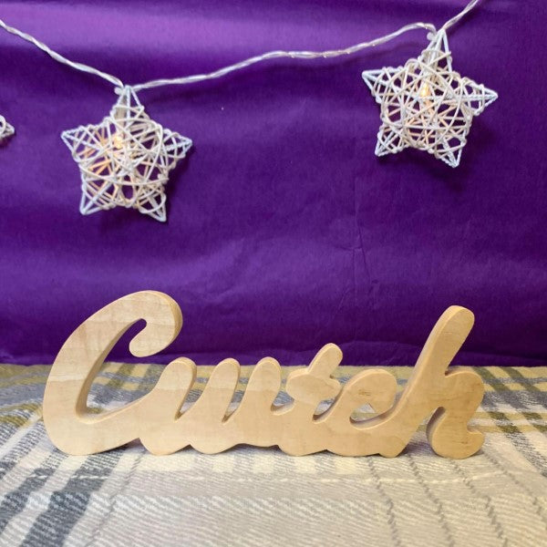 Cwtch - Gair mewn Pren