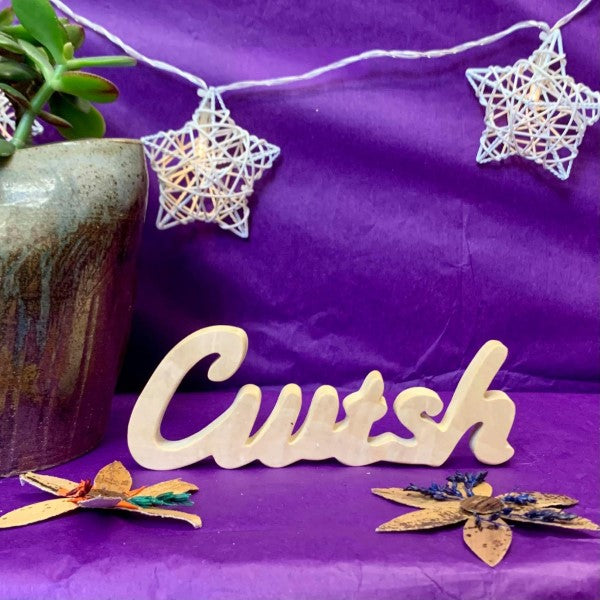 Cwtsh - Gair mewn Pren